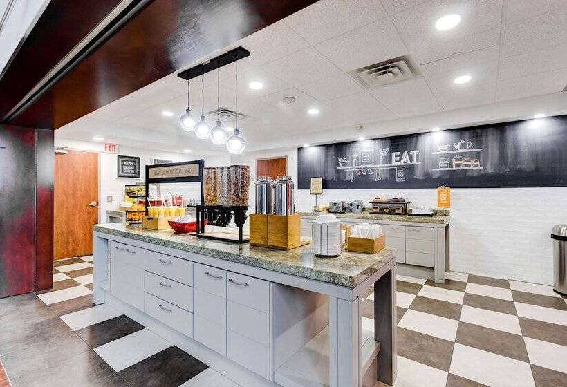 هتل Hampton Inn & Suites By Hilton Brantford Conference Centre