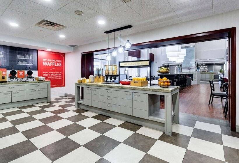 هتل Hampton Inn & Suites By Hilton Brantford Conference Centre