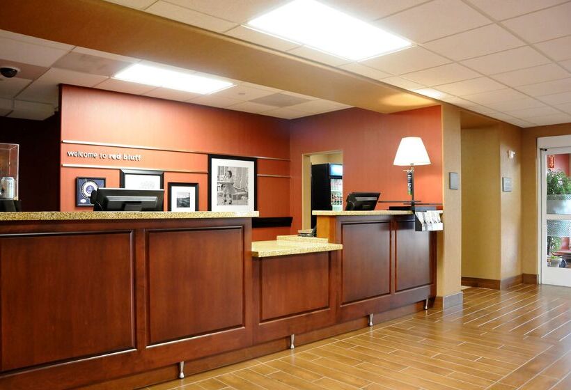 호텔 Hampton Inn & Suites Red Bluff