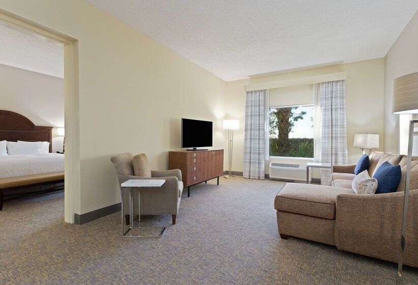 Отель Hampton Inn & Suites Wellington