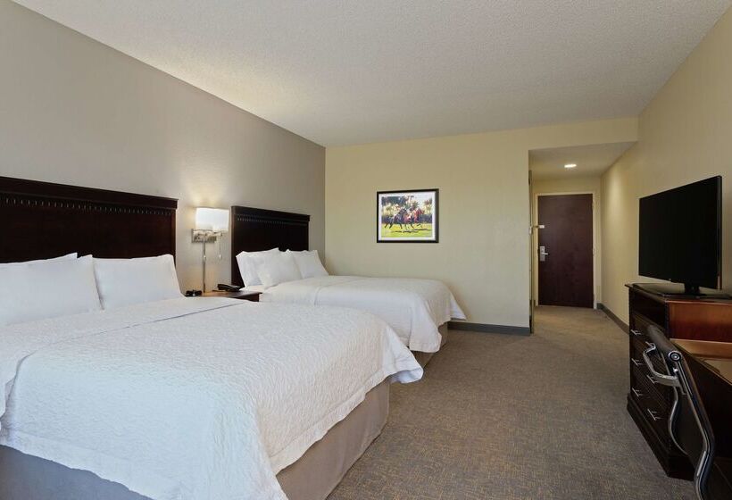 Отель Hampton Inn & Suites Wellington