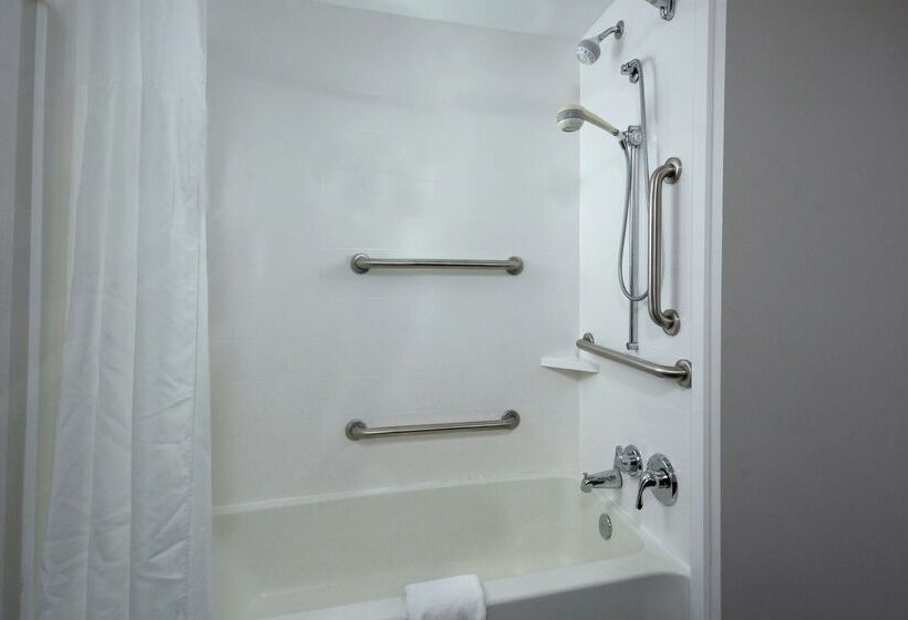 فندق Hampton Inn & Suites Clinton  I26