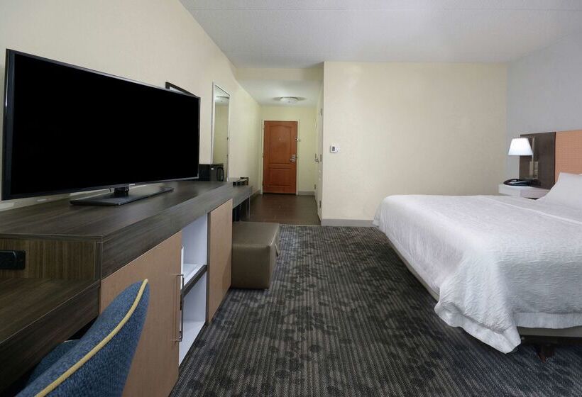 فندق Hampton Inn & Suites Clinton  I26