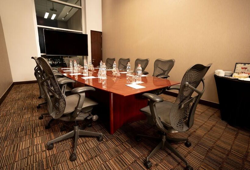 هتل Hilton Garden Inn Santiago Airport