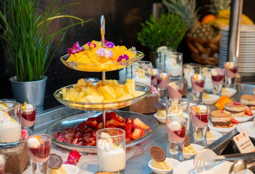 هتل Hilton Garden Inn Santiago Airport