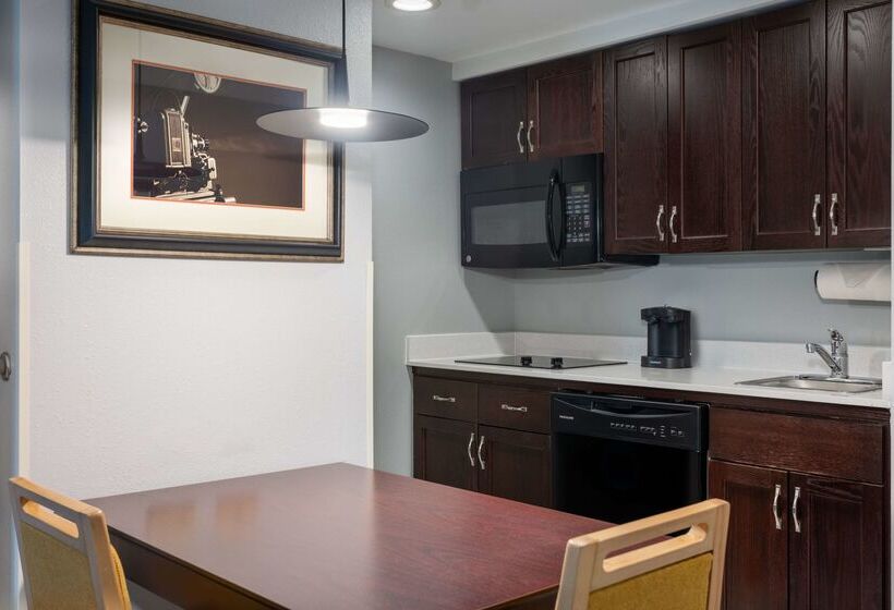 هتل Homewood Suites By Hilton Rochester/greece, Ny