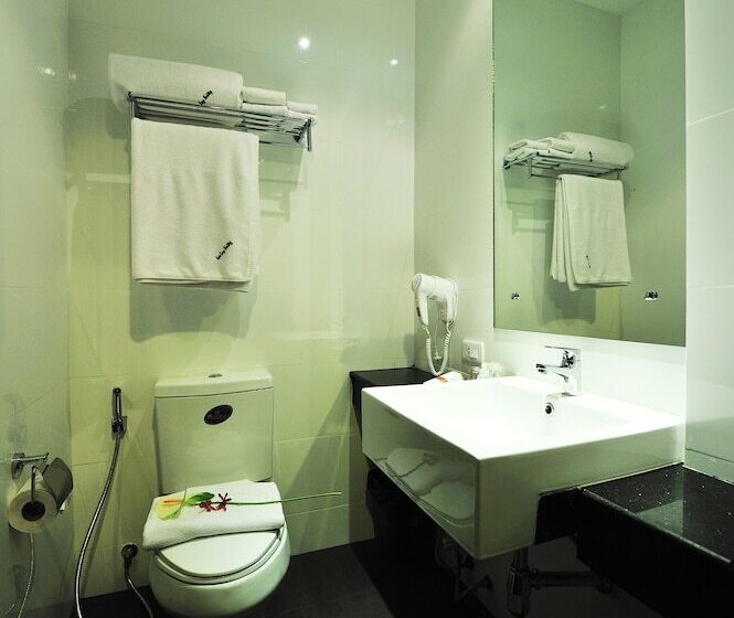 هتل Lae Lay Suites