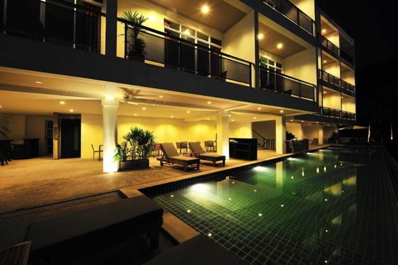 هتل Lae Lay Suites