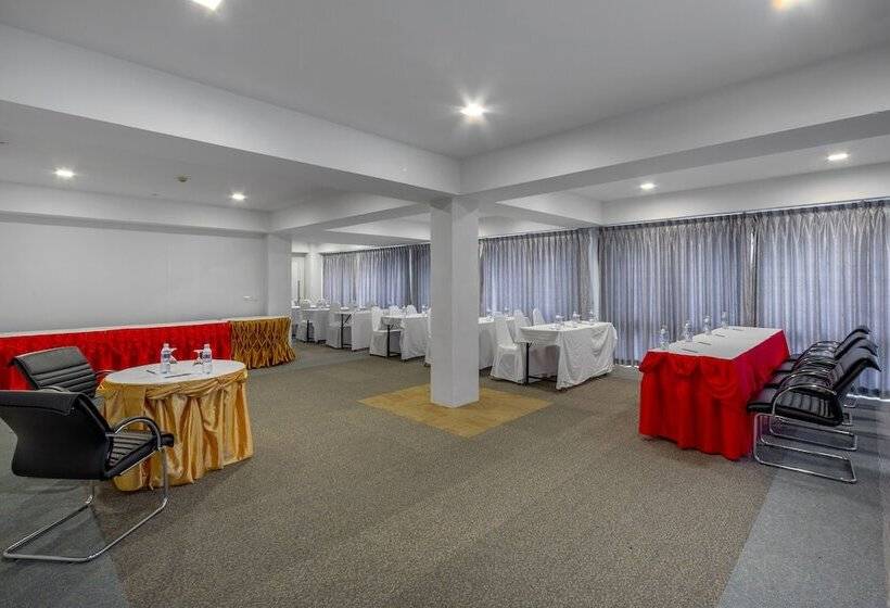 هتل The Lantern Resorts Patong   Sha Extra Plus