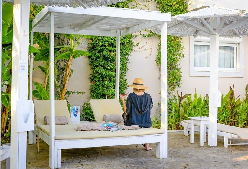 Peridis Family Resort