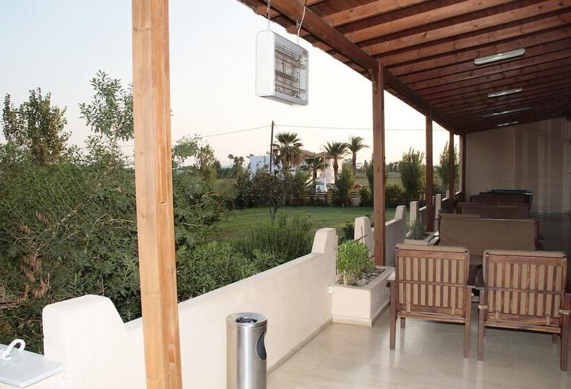 Roselands Hotel Bungalows