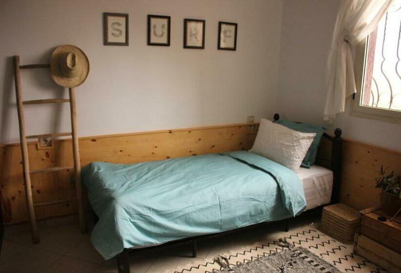 هاستل Chernaki Surf Experience