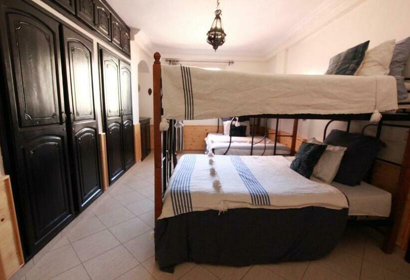 هاستل Chernaki Surf Experience