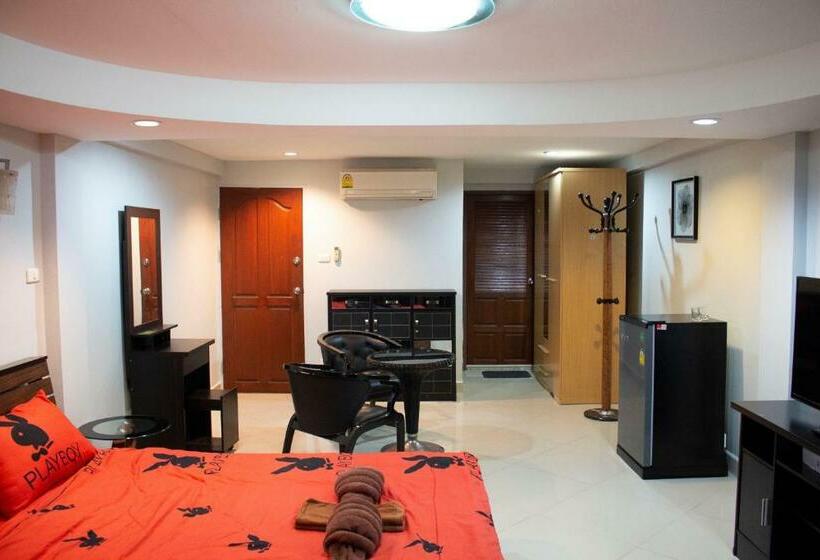 Jomtien Beach Hostel & Guesthouse