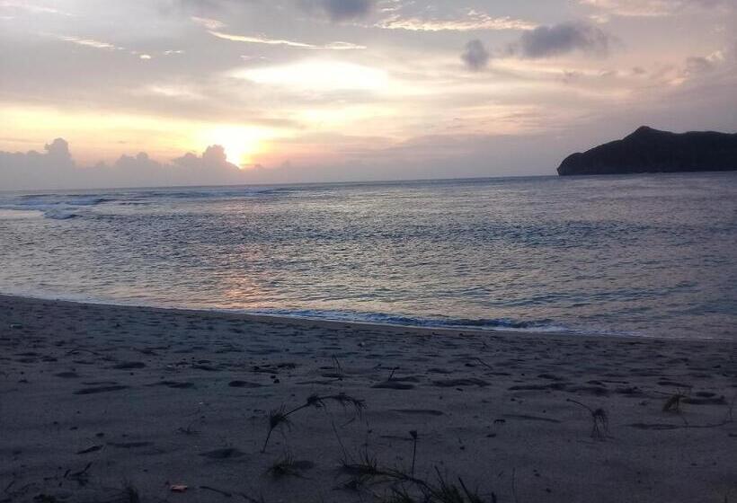 فندق صغير Castaway Surf Retreat 1