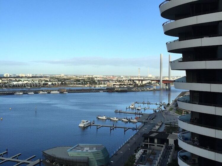 Apartments Melbourne Domain   New Quay Docklands