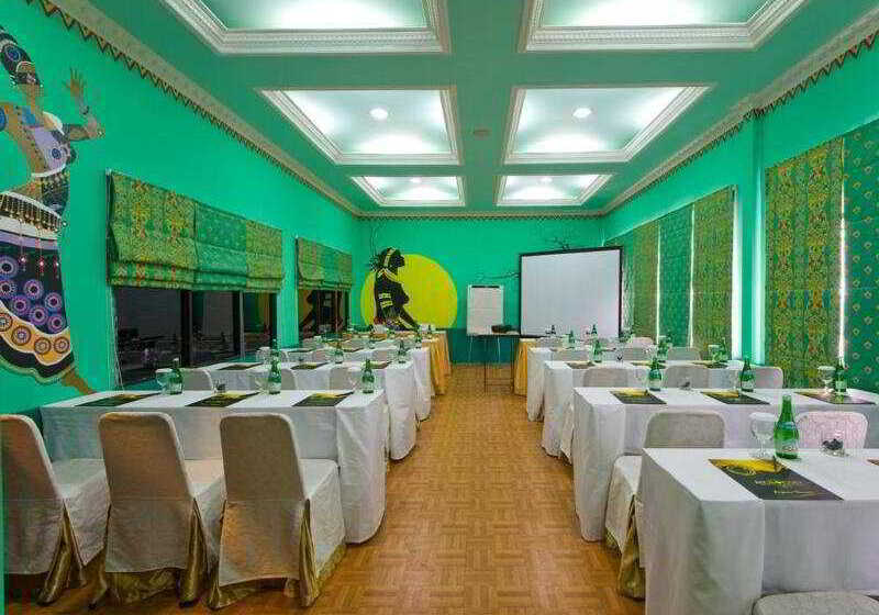 Amos Cozy Hotel Melawai