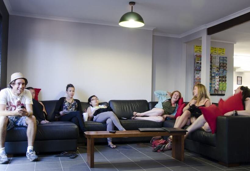 Base Airlie Beach Resort   Hostel