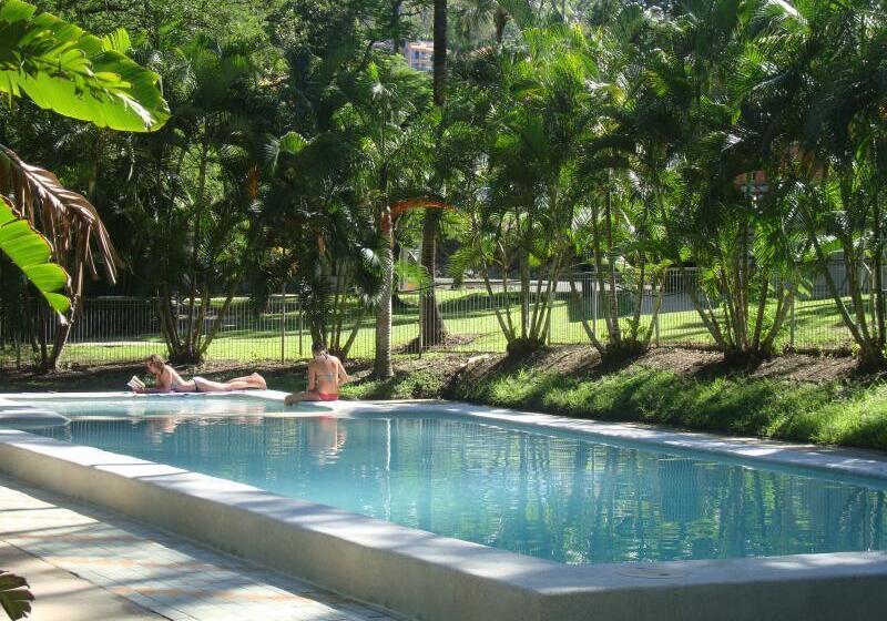 Base Airlie Beach Resort   Hostel