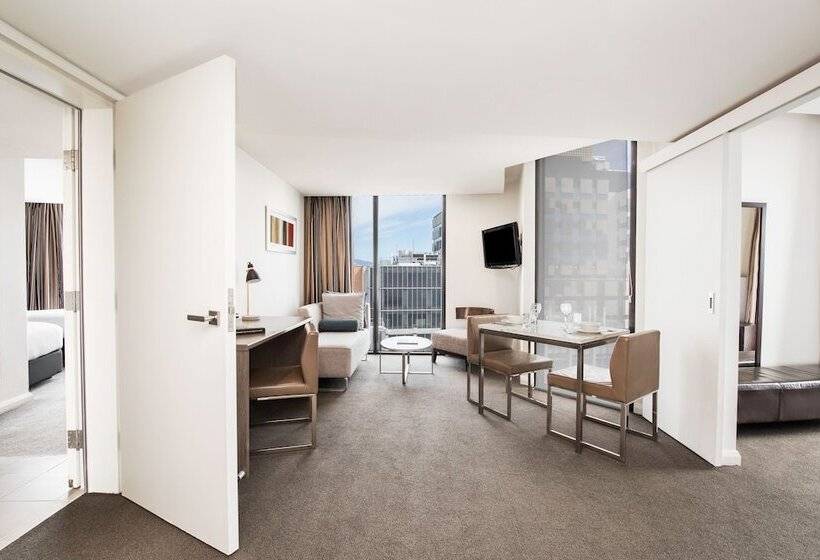 هتل Mantra Collins