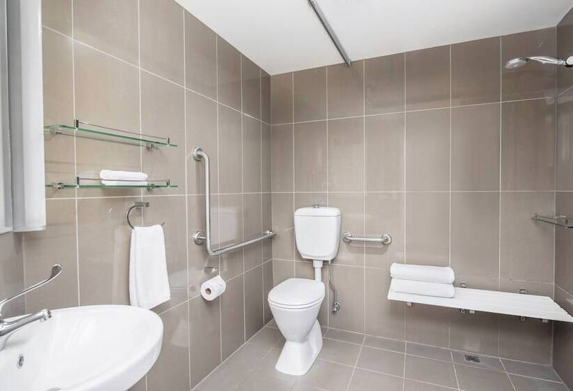 هتل Mantra Collins