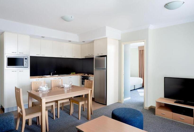 هتل Mantra On Mary