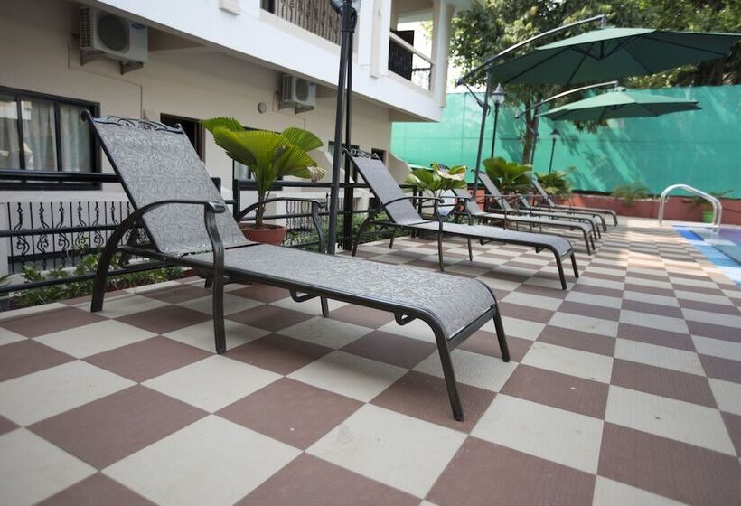 هتل Serenity By The Sea Beach Resort