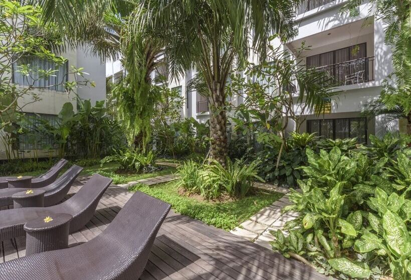 هتل Umalas Creek Villas