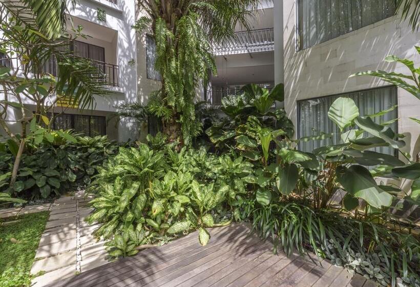 هتل Umalas Creek Villas