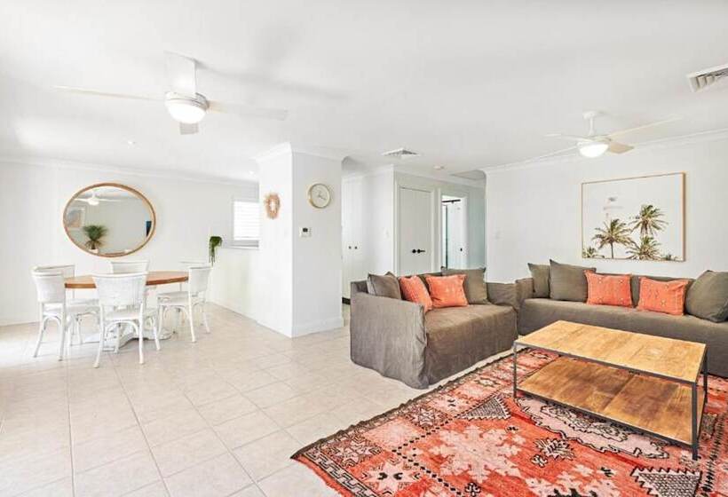 استراحتگاه The Lord Byron