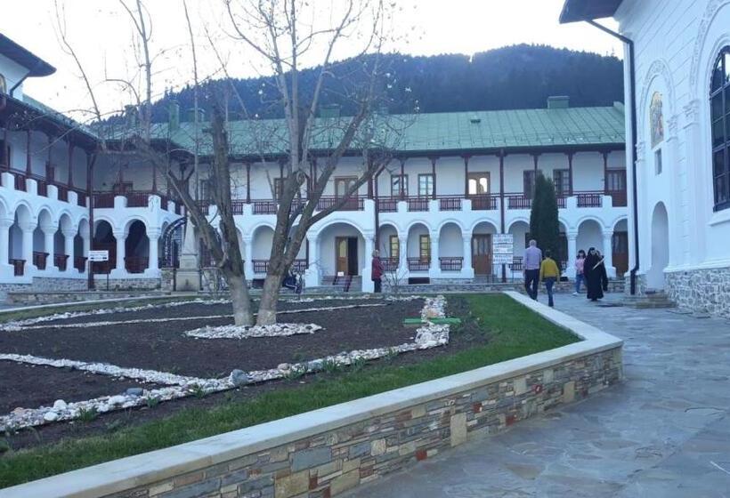 تختخواب و صبحانه Casa La Agapia