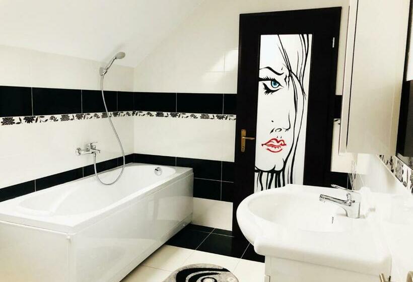 ペンション Ika House