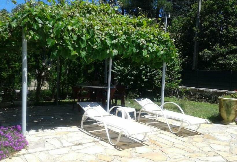 مبيت وإفطار Domaine De Lazuel