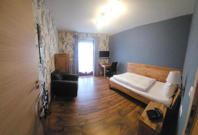 הוסטל Gästehaus Loehnert Gmbh