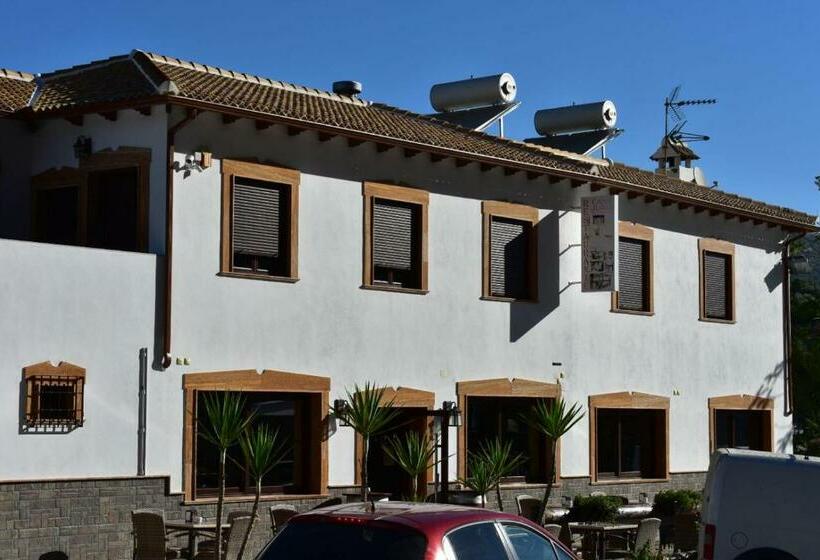 هاستل Iznájar Suites