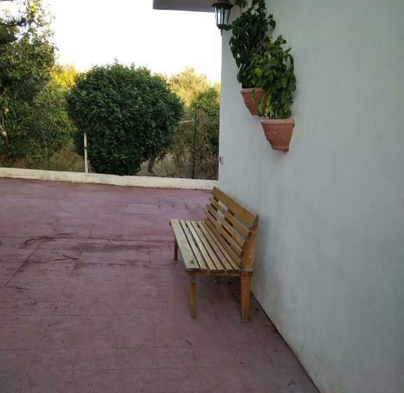 تختخواب و صبحانه Capinera