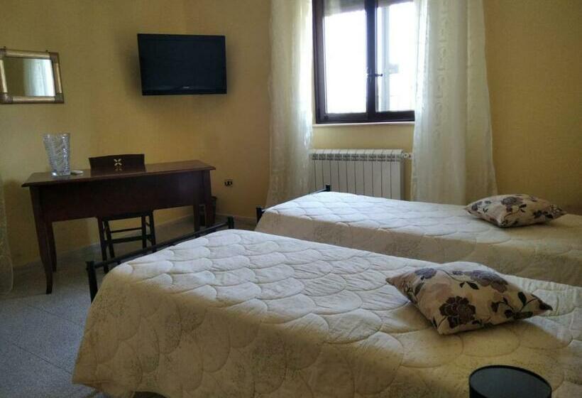 تختخواب و صبحانه Capinera