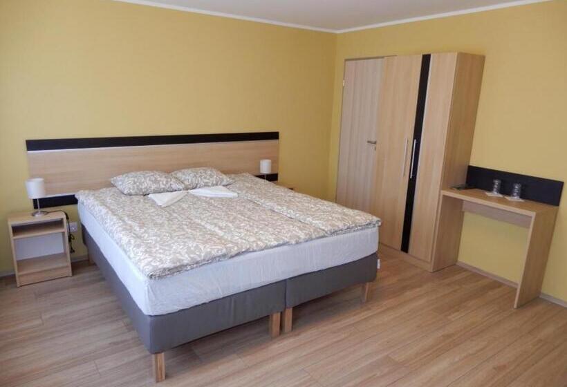 Bed and Breakfast Rómahegy Rendezvényház