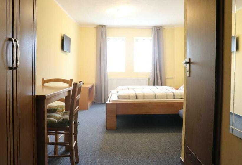 هتل Zum Waldstein