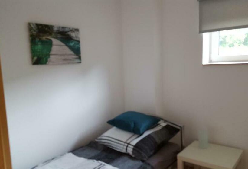 ユースホステル Niederdreisbacher Hütte   Moderne Doppelzimmer   Einzelbetten