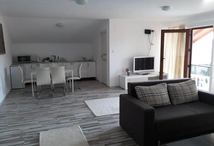 تختخواب و صبحانه Casa Sannicolau
