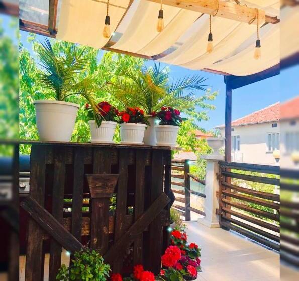هتل Villa Adrian