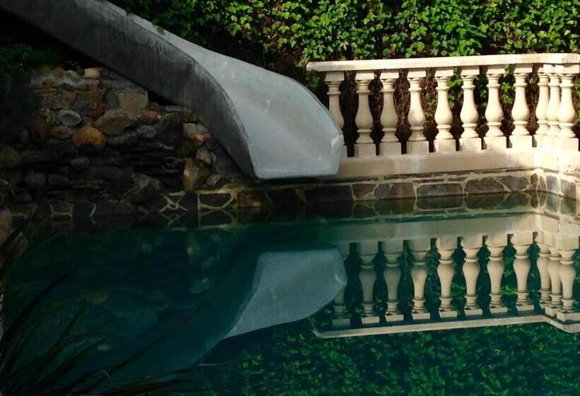 بنسيون Under The Tuscan Sun Cottage In West Los Angeles