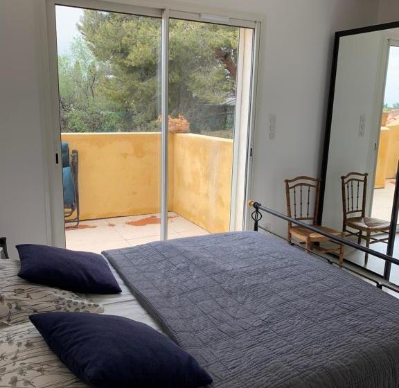 تختخواب و صبحانه Chambres De La Terre Blanche