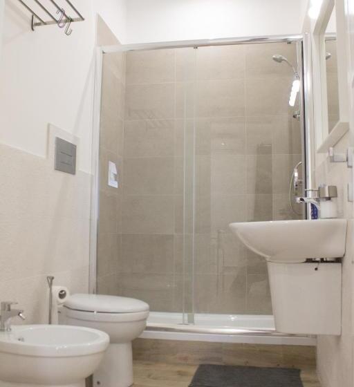 تختخواب و صبحانه Fanà