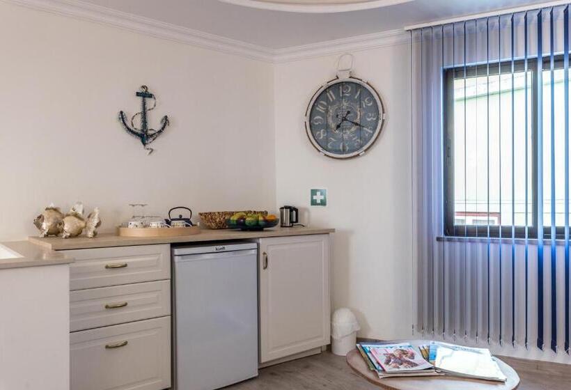 تختخواب و صبحانه Suites @ Portarade