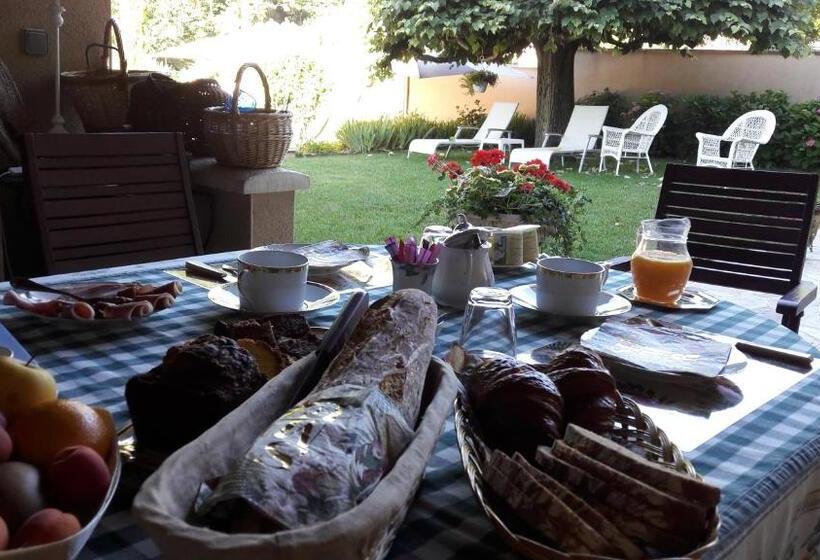 민박 Sous Les Remparts