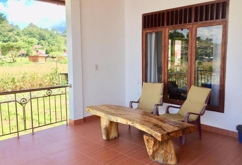 تختخواب و صبحانه Toba Sunset