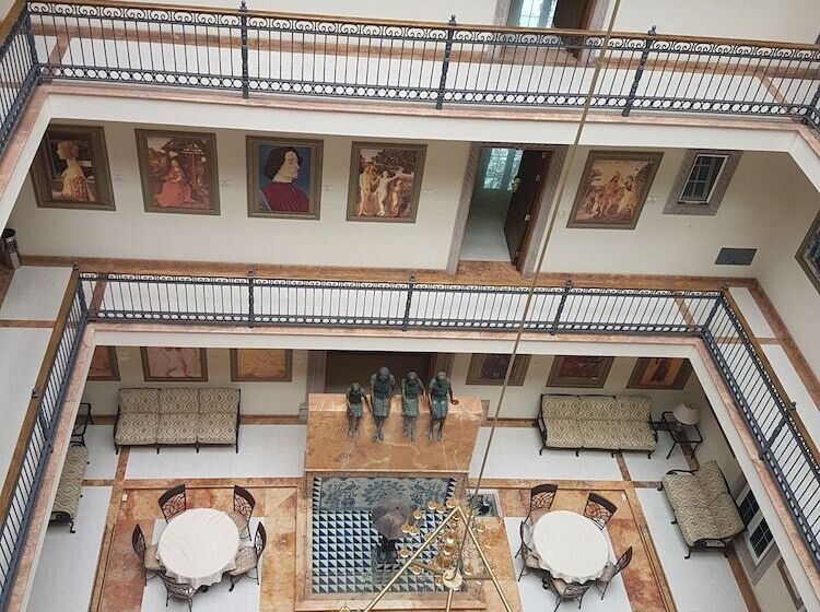 فندق The Lorian Club