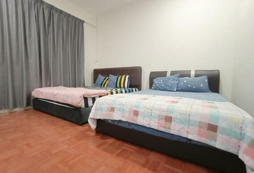 בית מלון כפרי Oyo 90187 Hello Kitty Homestay  Gated Sibu